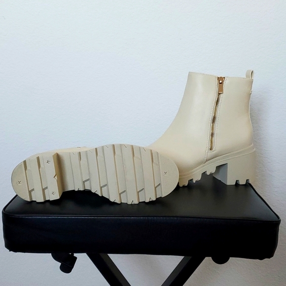 New, Shoedazzle, Size 8W, Bone Color with gold zipper - Picture 3 of 4